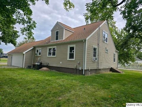 Tiny photo for 417 N Washington Street, Carthage, IL 62321 (MLS # 12457536)