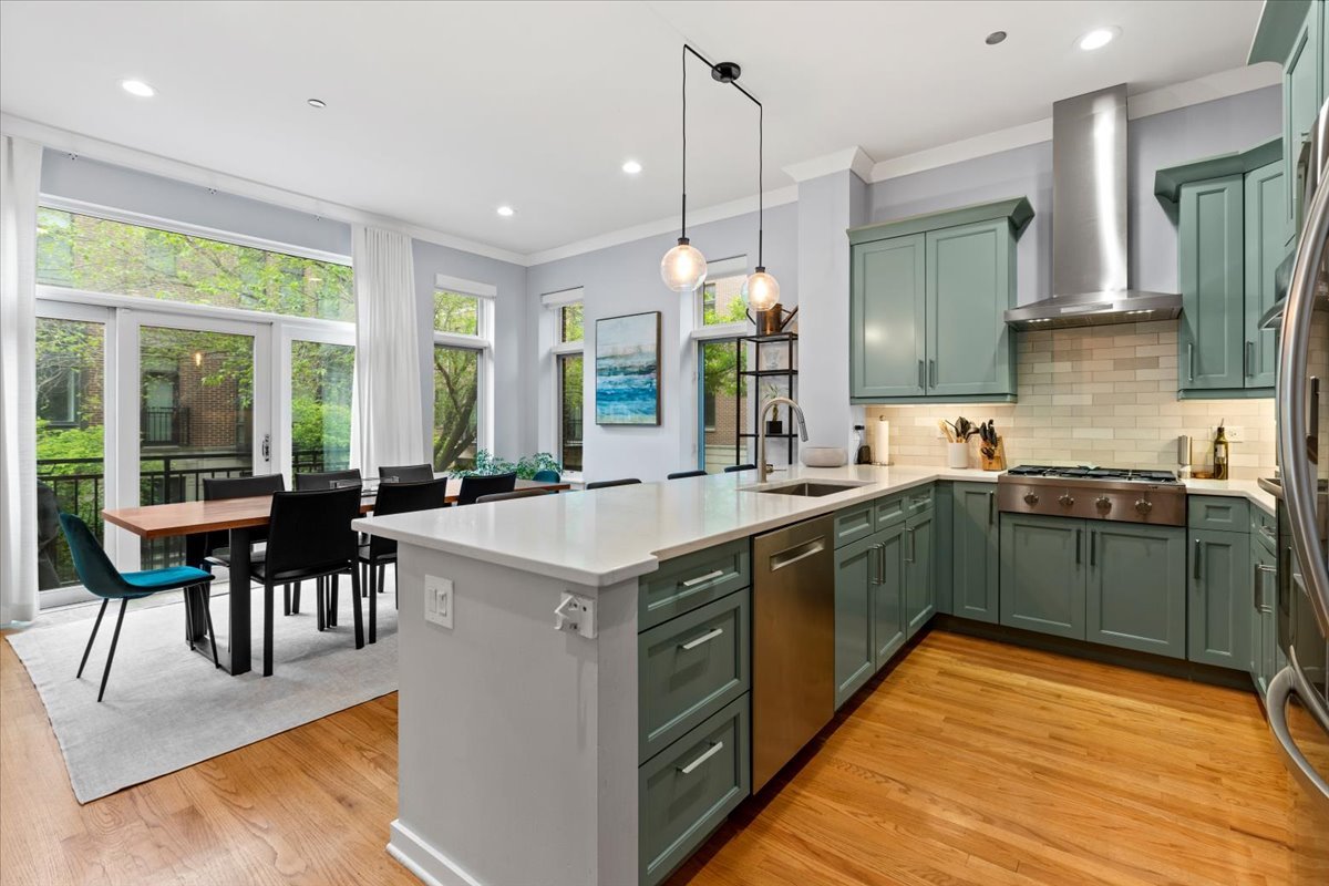 1724 W Surf Street 34
