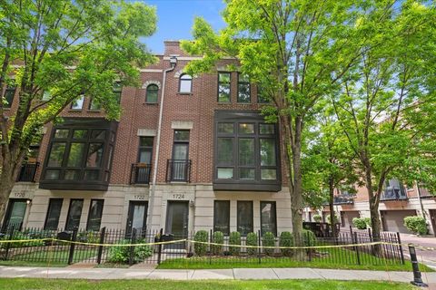1724 W Surf Street 34 Chicago IL 60657