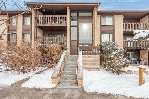 Photo of 6174 KNOLL LANE Court #101, Willowbrook, IL 60527 (MLS # 12530606)