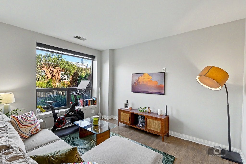 859 W ERIE Street 303