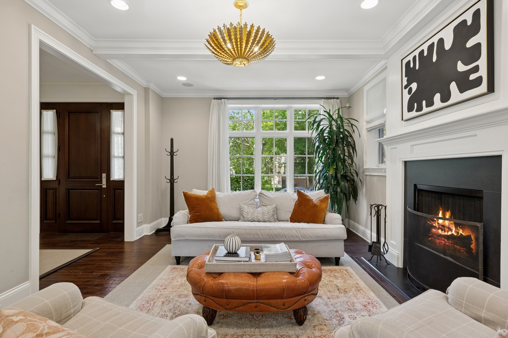 2039 W BERTEAU Avenue