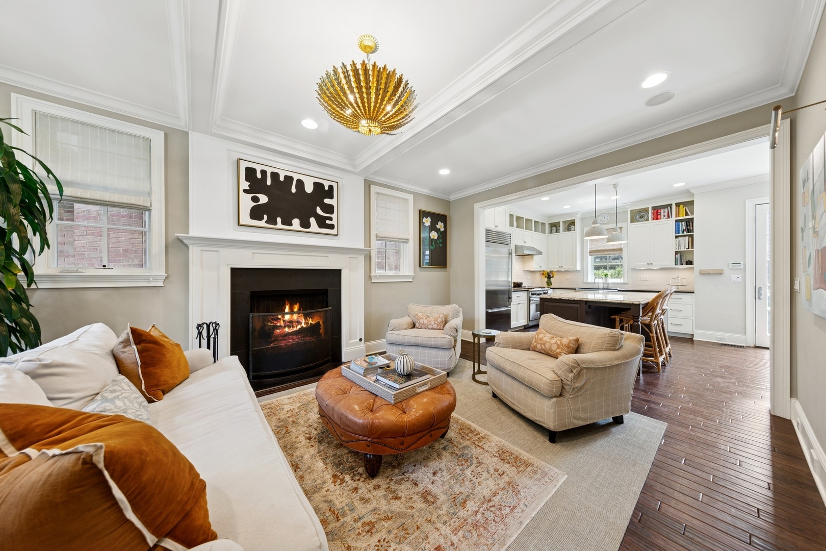 2039 W BERTEAU Avenue