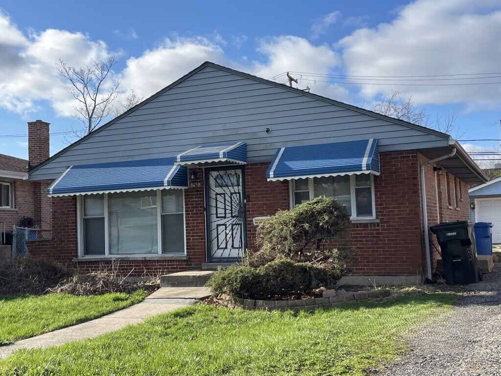 8658 S University Avenue