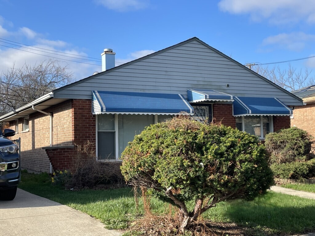 8658 S University Avenue