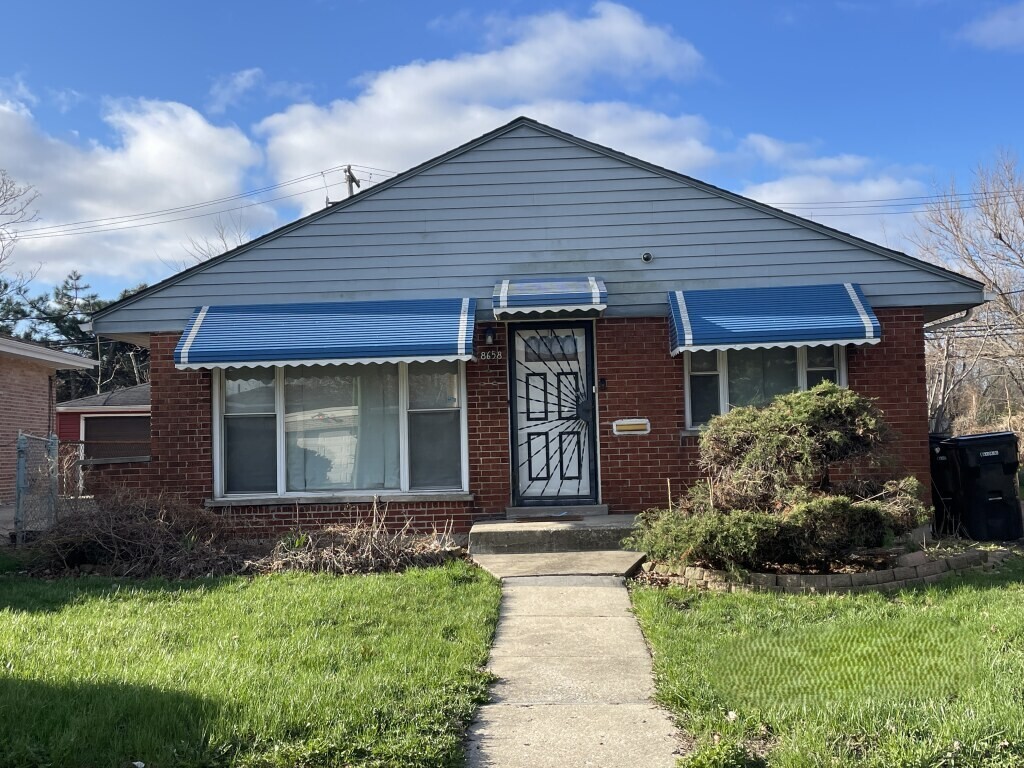 8658 S University Avenue