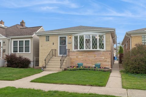 Photo of 3227 N Pioneer Avenue, Chicago, IL 60634 (MLS # 12628240)