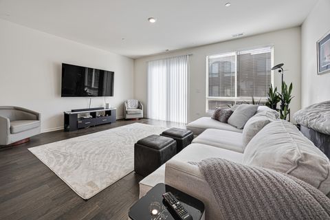 Tiny photo for 2317 Alumni Drive, Schaumburg, IL 60173 (MLS # 12609568)