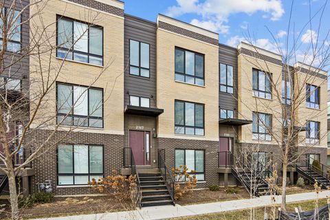 Photo of 2317 Alumni Drive, Schaumburg, IL 60173 (MLS # 12609568)