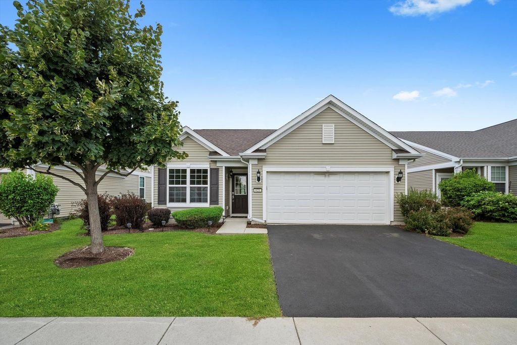 Photo for 621 Pleasant Drive, Shorewood, IL 60404 (MLS # 12497842)