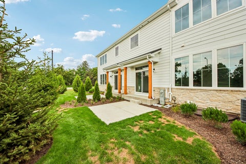 Tiny photo for 303 Avondale Lane, Lincolnshire, IL 60069 (MLS # 12697112)