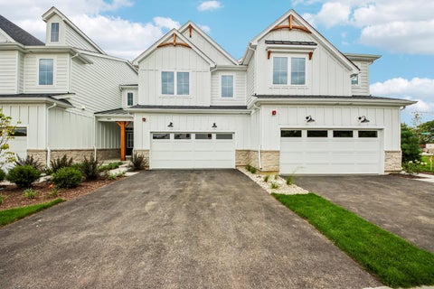 Photo of 303 Avondale Lane, Lincolnshire, IL 60069 (MLS # 12697112)