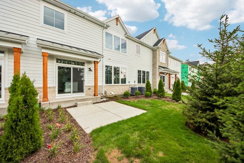 Tiny photo for 303 Avondale Lane, Lincolnshire, IL 60069 (MLS # 12697112)