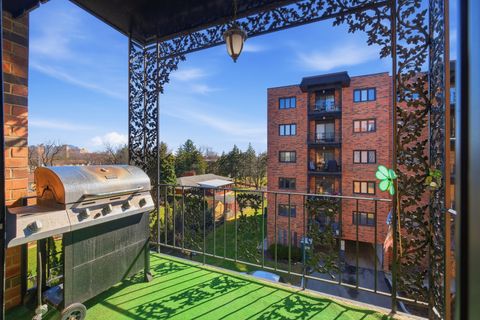 Tiny photo for 9332 Landings Lane #404, Des Plaines, IL 60016 (MLS # 12589840)