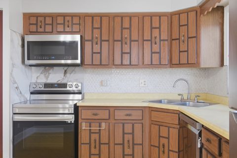 Tiny photo for 9332 Landings Lane #404, Des Plaines, IL 60016 (MLS # 12589840)