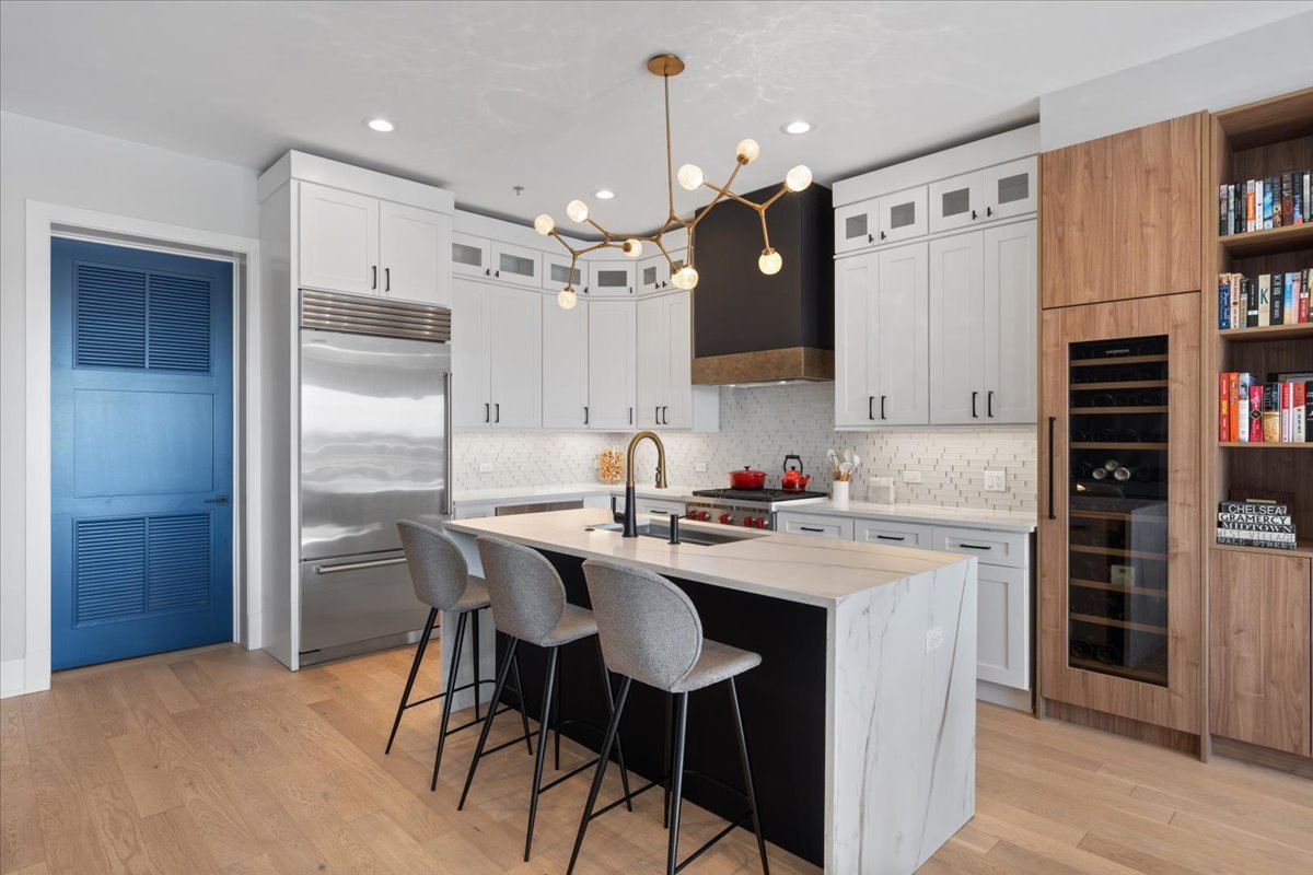 1767 W Rosehill Drive 403