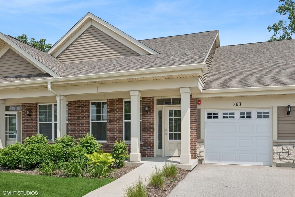 Photo for 763 Verandah Drive, Hanover Park, IL 60133 (MLS # 12496962)