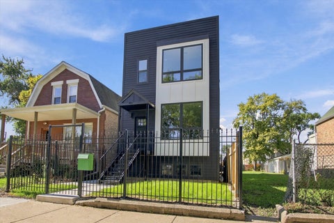 Photo of 904 N Trumbull Avenue, Chicago, IL 60651 (MLS # 12774673)
