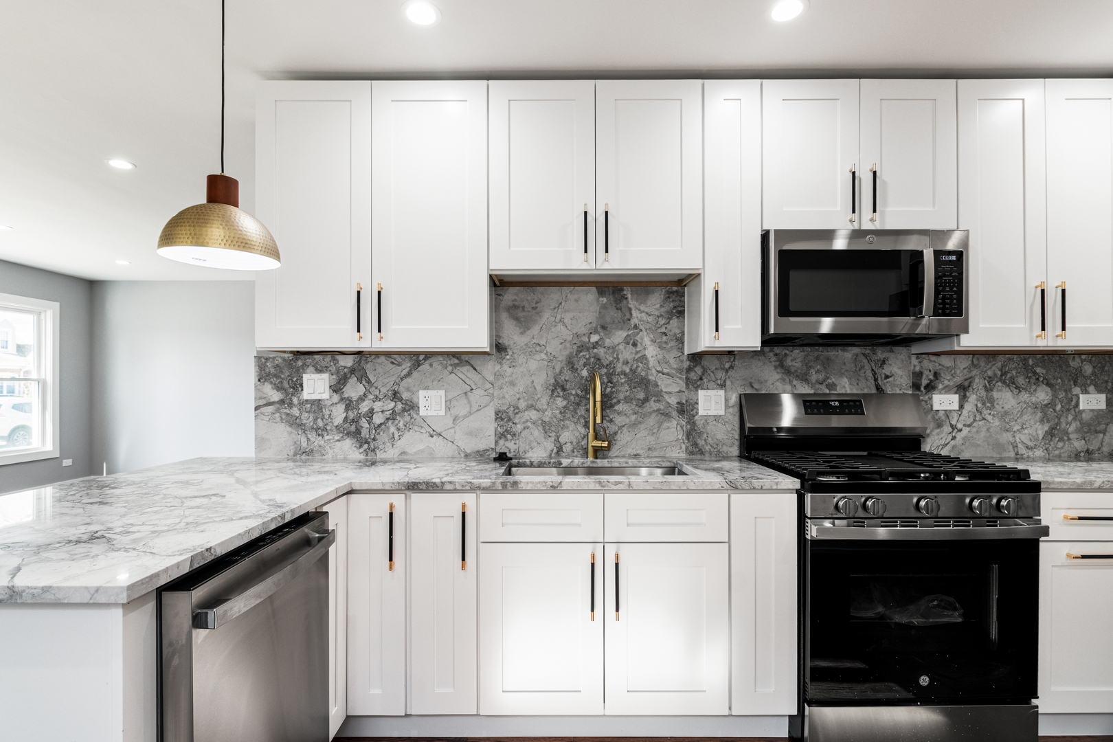 4527 N Newcastle Avenue