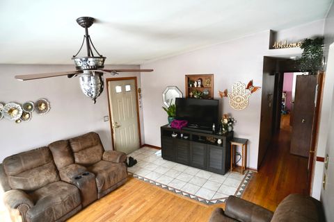 Tiny photo for 512 Shenandoah Trail, Elgin, IL 60123 (MLS # 12558378)