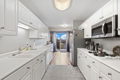 Tiny photo for 140 Manchester Drive #408, Buffalo Grove, IL 60089 (MLS # 12560890)