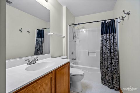 Tiny photo for 230 St James Parkway #A, Sugar Grove, IL 60554 (MLS # 12488116)