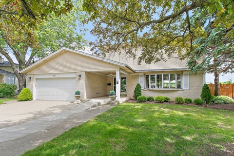 Tiny photo for 2019 E Avon Lane, Arlington Heights, IL 60004 (MLS # 12708738)