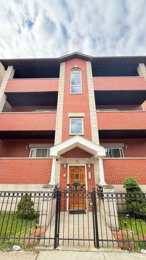 Photo of 705 W 31st Street #2W, Chicago, IL 60616 (MLS # 12642797)