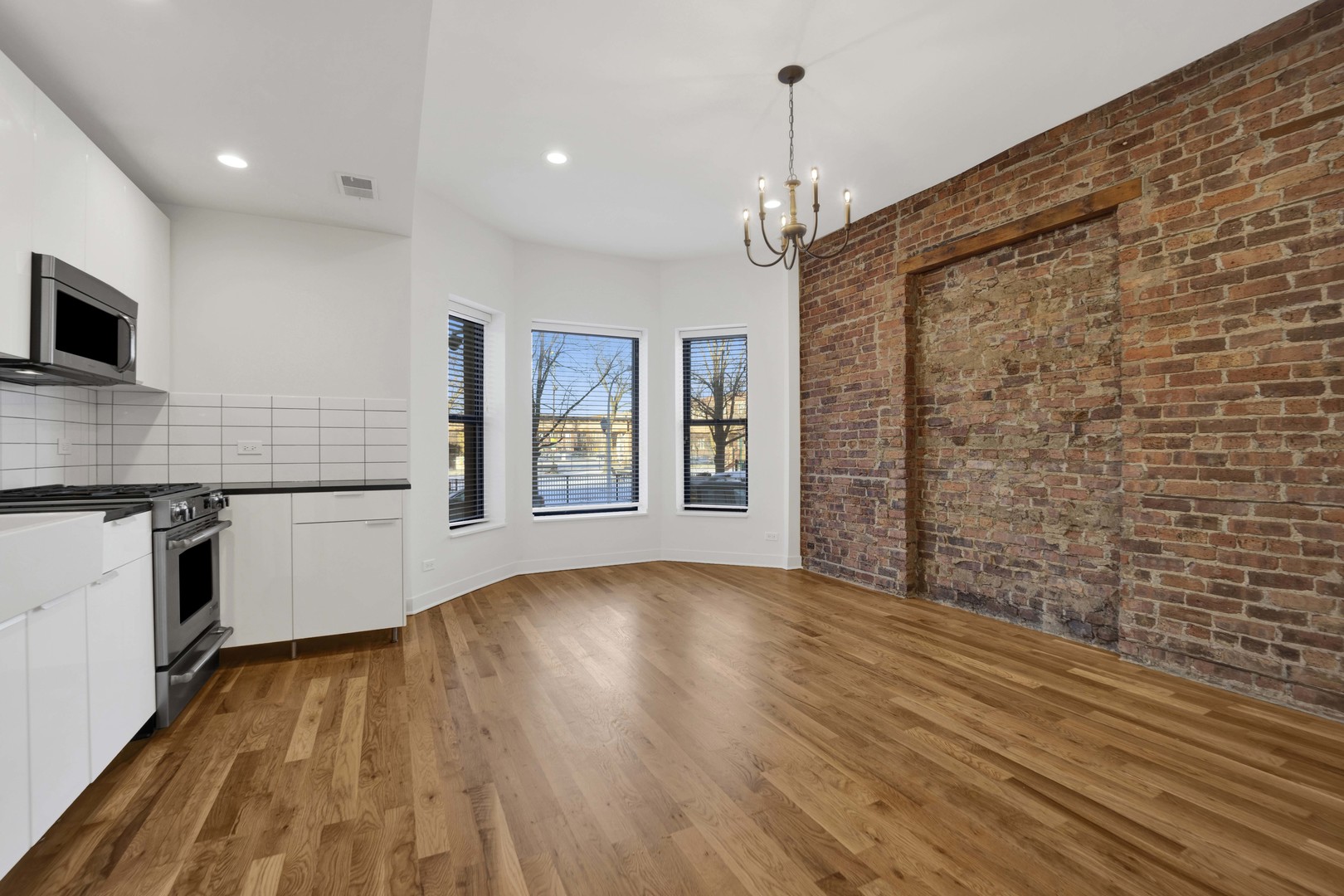 4911 S Calumet Avenue 1N