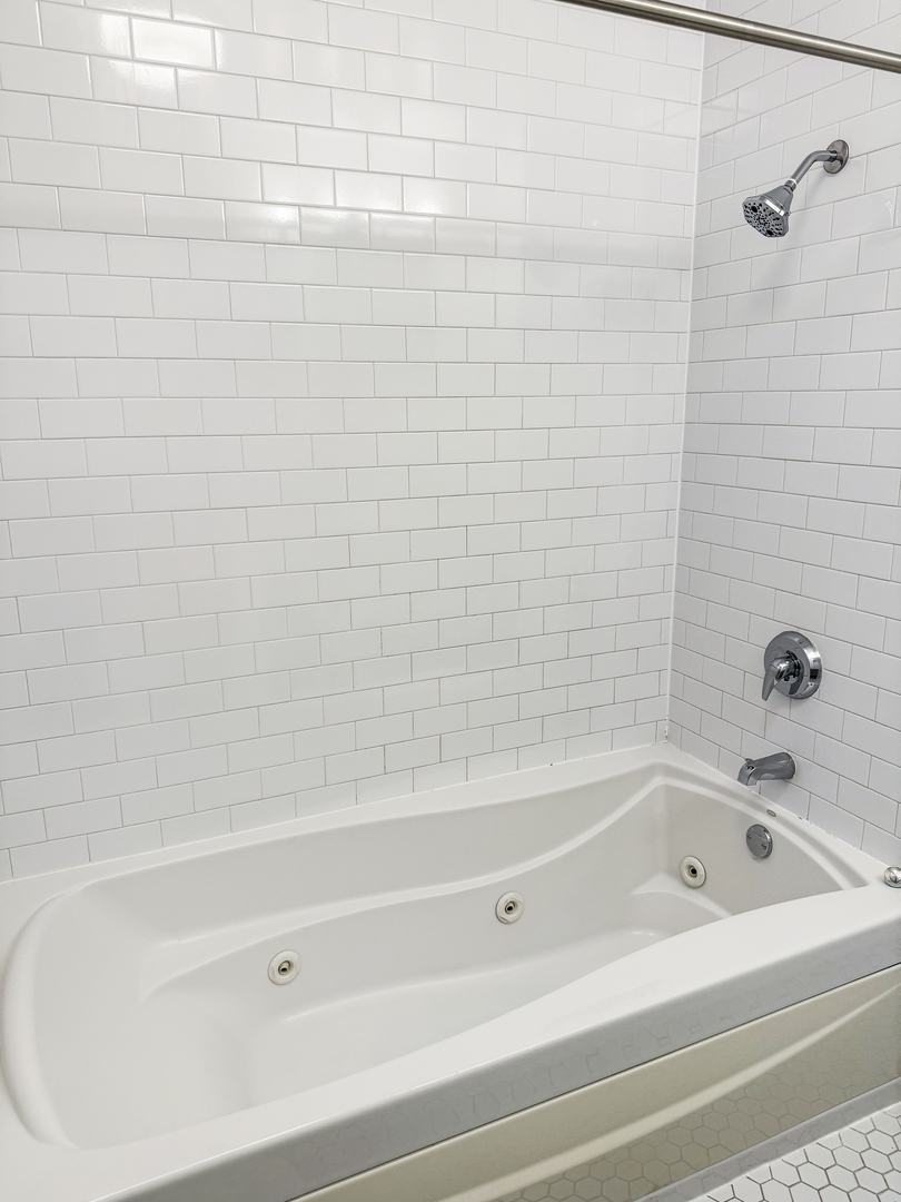 Chicago, Illinois 60611, United States, 1 Bedroom Bedrooms, ,1 BathroomBathrooms,Residential,Active,205680