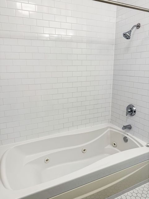 Tiny photo for 25 E Superior Street #902, Chicago, IL 60611 (MLS # 12466585)