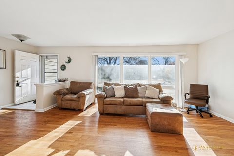 Tiny photo for 606 Edwards Avenue, West Dundee, IL 60118 (MLS # 12534002)