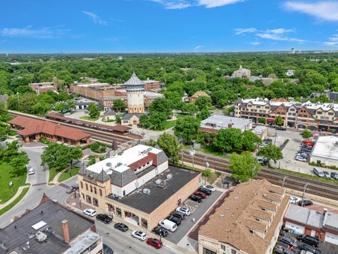 Tiny photo for 112 Lincoln Avenue #G, Riverside, IL 60546 (MLS # 12639203)