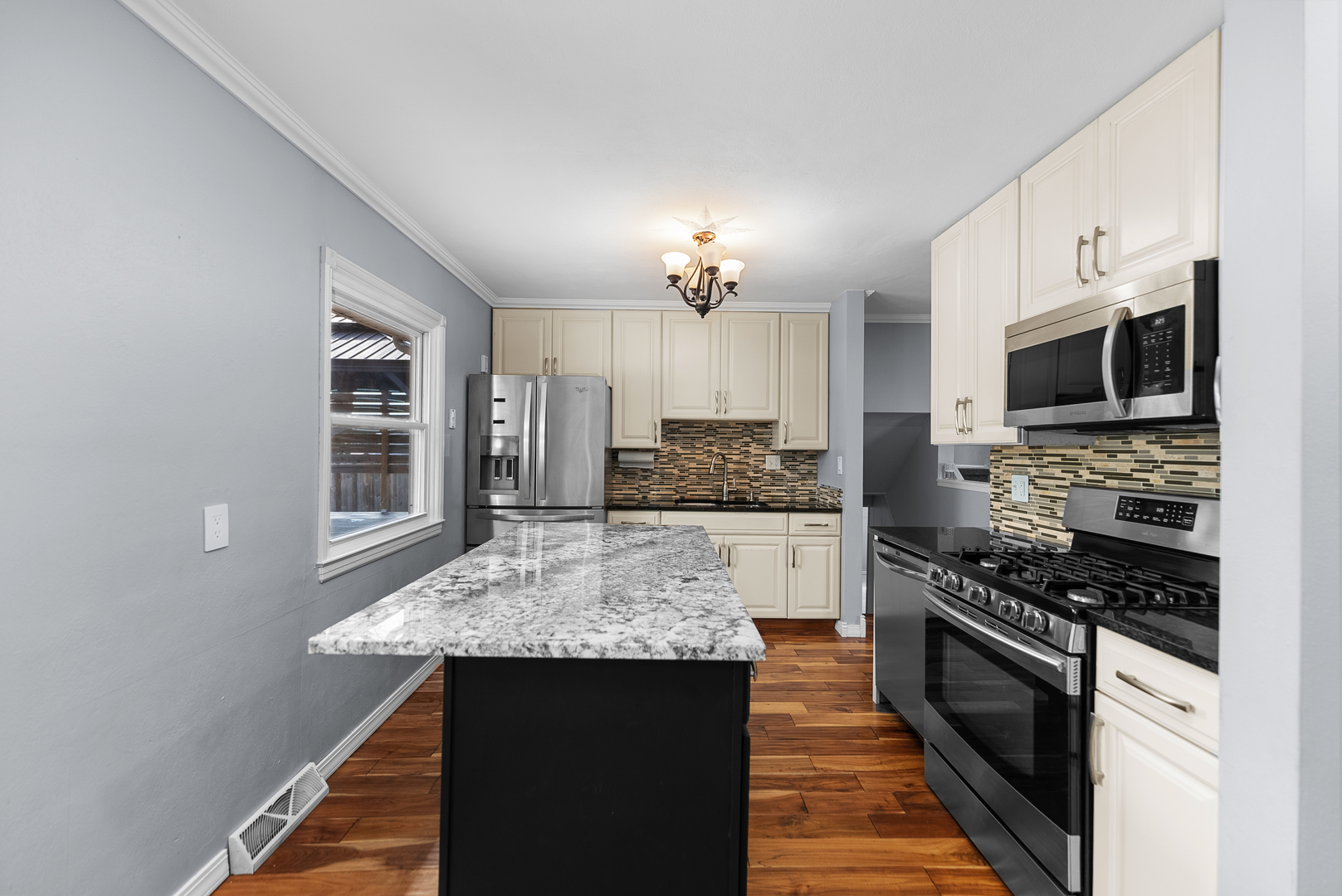2425 W 46th Street