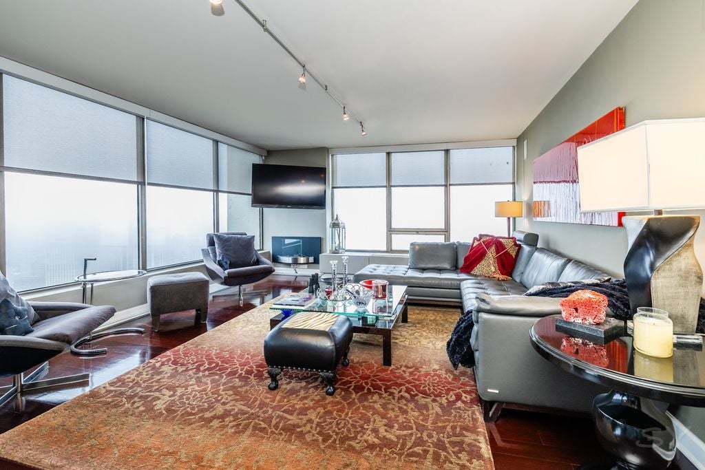 2800 N Lake Shore Drive 3814-3816