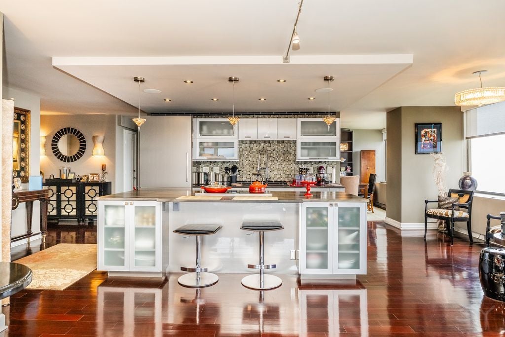2800 N Lake Shore Drive 3814-3816