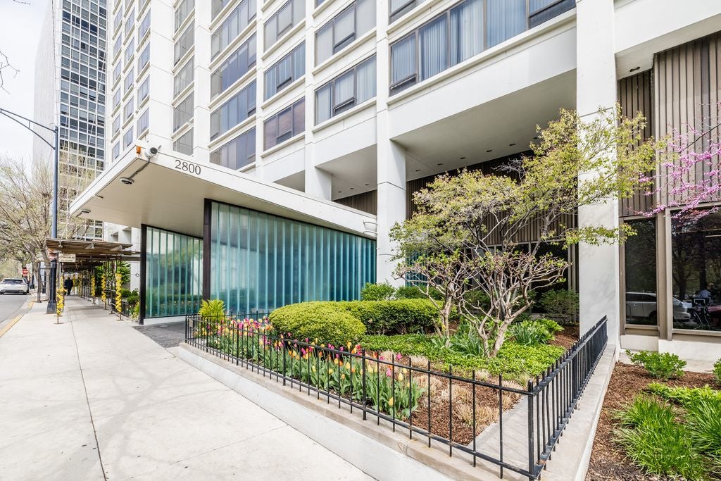 2800 N Lake Shore Drive 3814-3816