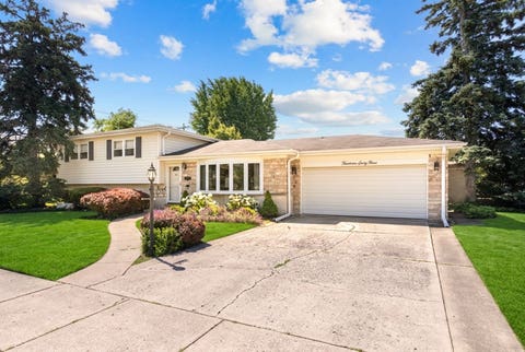 Tiny photo for 1469 Webster Lane, Des Plaines, IL 60018 (MLS # 12690090)