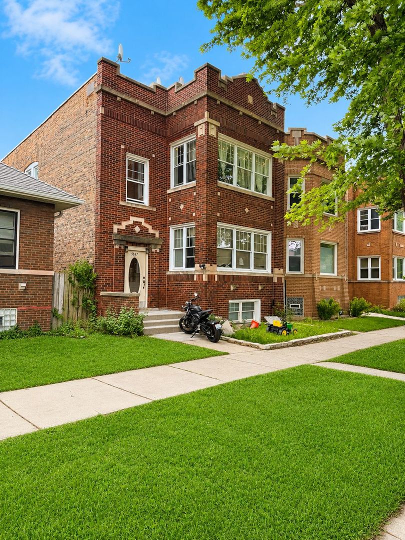 5837 N Washtenaw Avenue