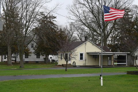 Tiny photo for 185 W Southmor Road, Morris, IL 60450 (MLS # 12597933)