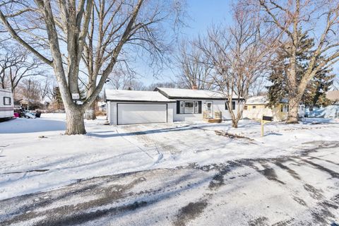 Photo of 821 Penfield Avenue, Joliet, IL 60433 (MLS # 12550846)