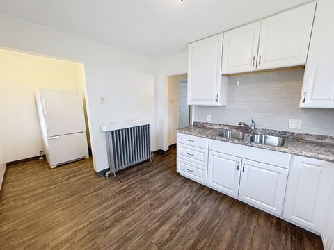 Tiny photo for 2416 Farnam Street, Davenport, IA 52803 (MLS # 12614808)