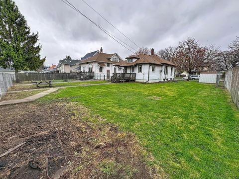 Tiny photo for 2416 Farnam Street, Davenport, IA 52803 (MLS # 12614808)