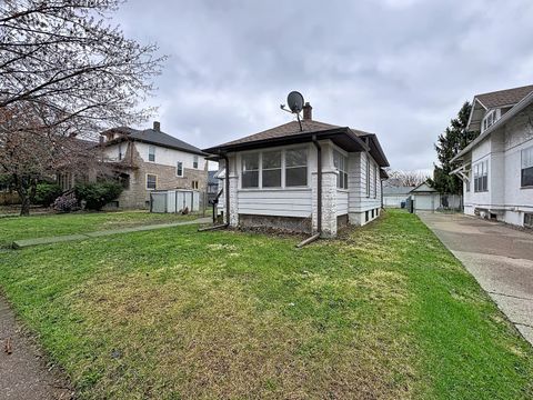 Tiny photo for 2416 Farnam Street, Davenport, IA 52803 (MLS # 12614808)