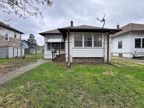 Photo of 2416 Farnam Street, Davenport, IA 52803 (MLS # 12614808)