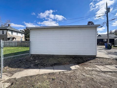 Tiny photo for 2416 Farnam Street, Davenport, IA 52803 (MLS # 12614808)