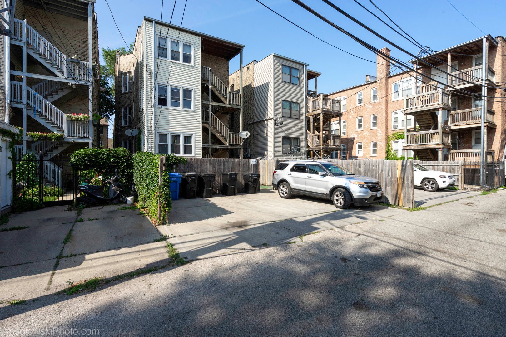 2009 W BIRCHWOOD Avenue