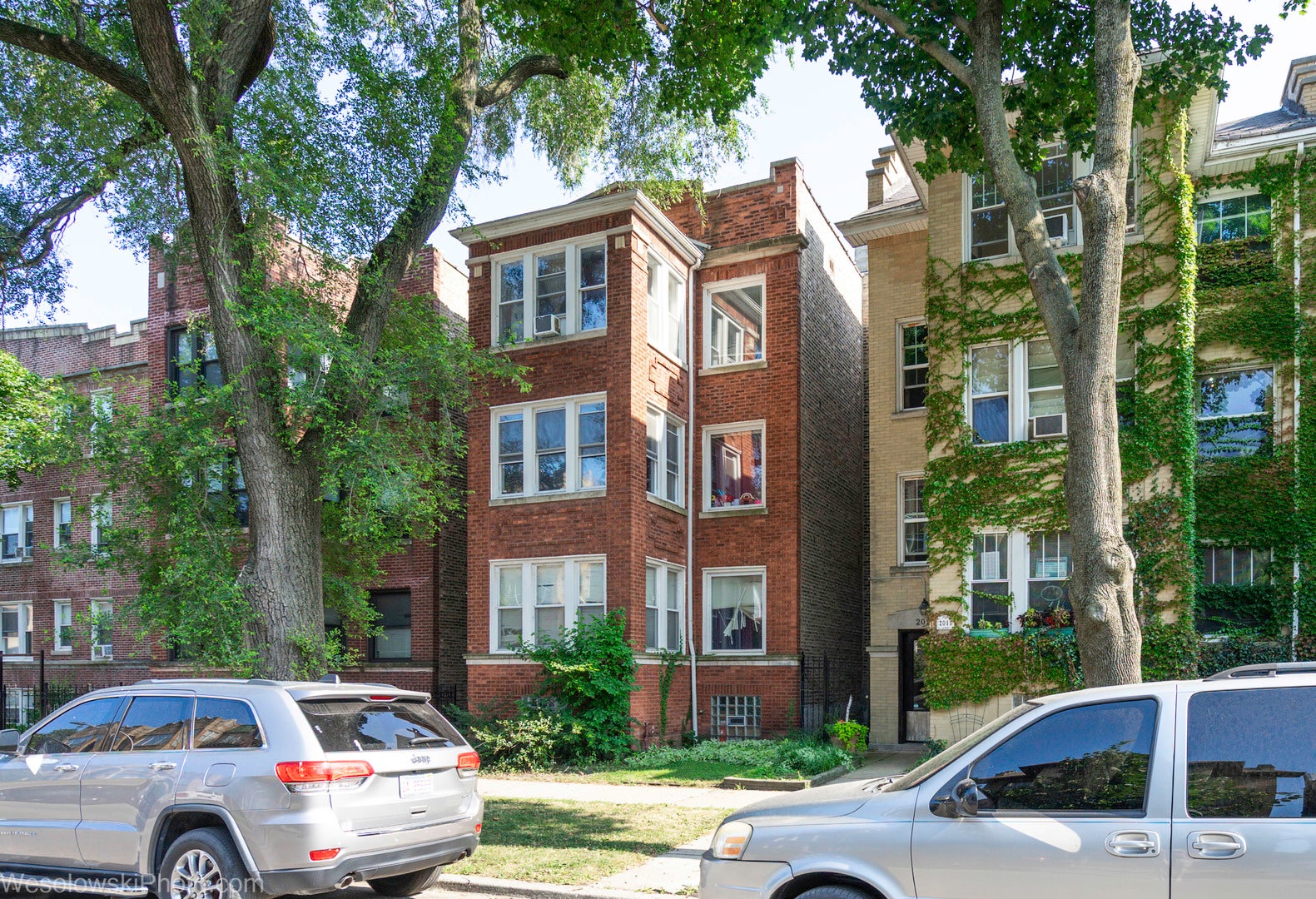 2009 W BIRCHWOOD Avenue