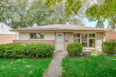 Tiny photo for 17913 Oakwood Avenue, Lansing, IL 60438 (MLS # 12480441)
