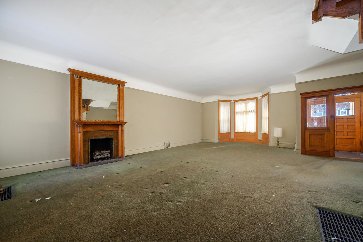 548 W Oakdale Avenue